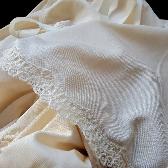 Vintage Ivory Full-Length Satin Nightgown with Lace Trim & Adjustable Straps - Picture 10 of 13